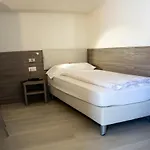 מלון Garni Fontana טרנטו