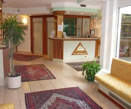 فندق Garni Fontana 3*