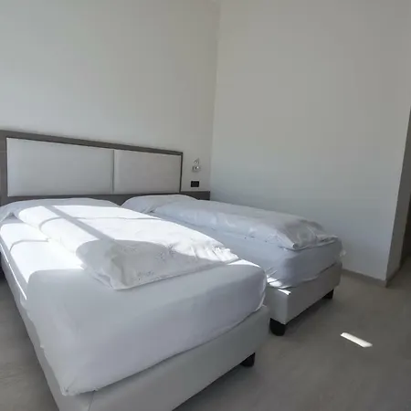 فندق Garni Fontana 3*