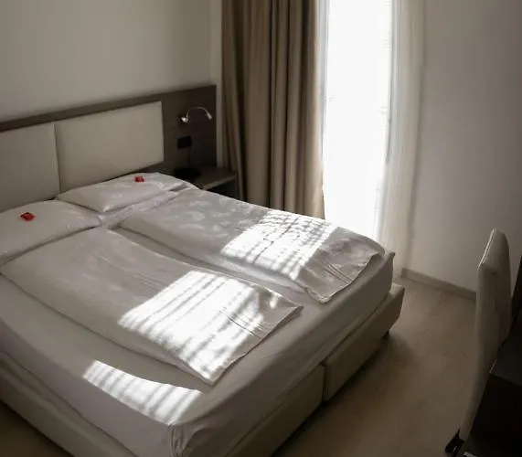 מלון Garni Fontana 3*