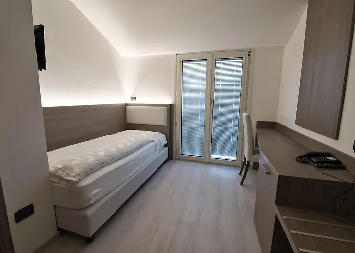 Garni Fontana Отель Тренто